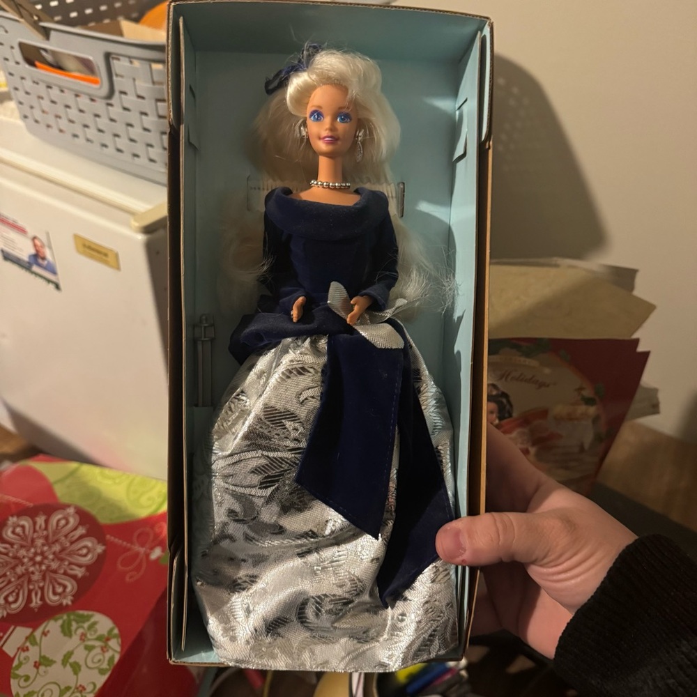 NIB Rare vintage Avon Barbie 1995